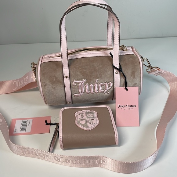 Juicy CoutureQueen Of Everything Small Zip Around Wallet - Picture 7 of 7